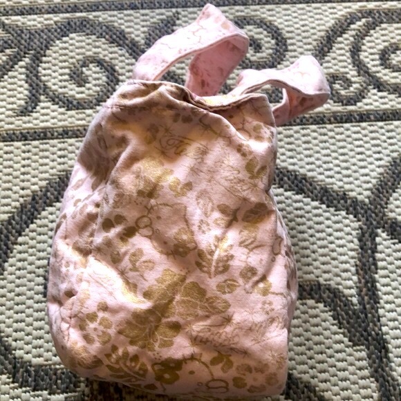 Hello Kitty Pink & Gold Lunch Bag - Picture 5 of 14